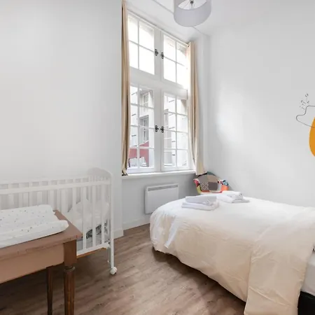 Apartamento Spacious With Balcony Near Train Station