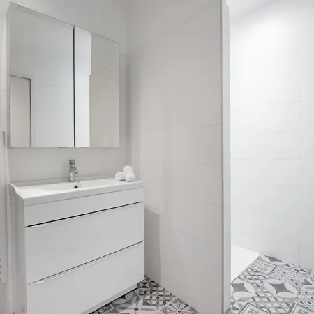Spacious With Balcony Near Train Station * Carcassonne