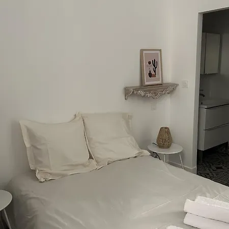 Spacious With Balcony Near Train Station * Carcasona